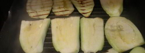 сэндвич-гриль с баклажаном-гриль, сыром и прошутто. Шаг 2