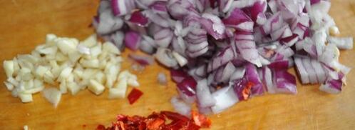 сырный гратен с креветками и красным луком. Шаг 2