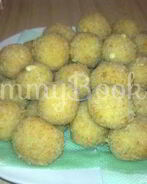 Сырные шарики с чесночным соусом