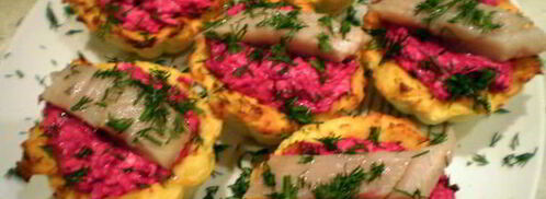 картофельные тарталетки с селедкой в мини шубке. Шаг 8