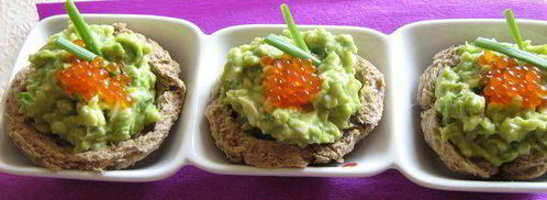 хлебные тарталетки с авокадно-яичным салатом. Шаг 4