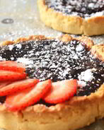 Шоколадные тарталетки с клубникой