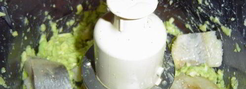 тарталетки из ржаного хлеба с кремом из авокадо с сельдью. Шаг 5