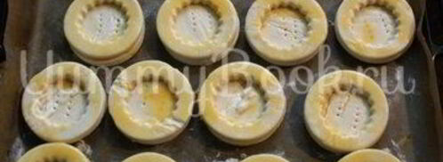 тарталетки из слоеного теста с начинкой. Шаг 3