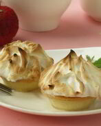 Тарталетки с клубникой и мороженым на гриле