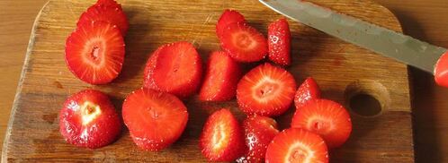 тарталетки с клубникой и мороженым на гриле. Шаг 3