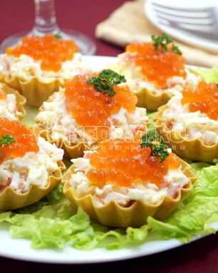 Тарталетки с крабовыми палочками