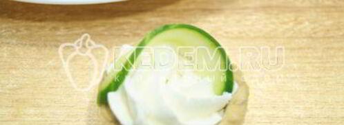 тарталетки с красной икрой праздничные. Шаг 3