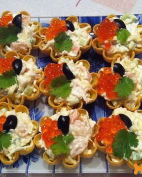 Тарталетки с красной рыбой