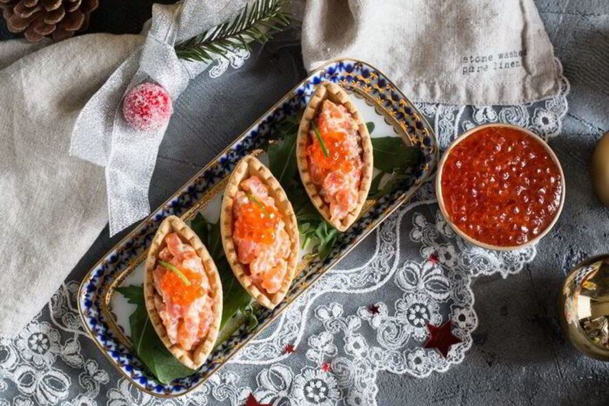 Рецепт тарталетки с лососем в соусе спайси