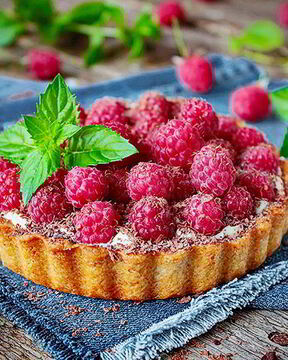 Тарталетки с малиной и горьким шоколадом