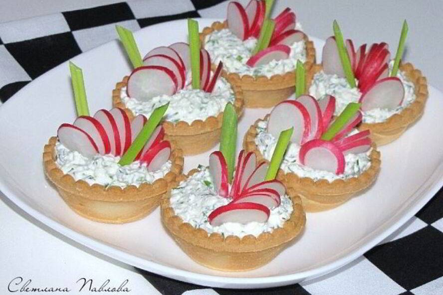 Рецепт тарталетки с редисом на творожной подушке