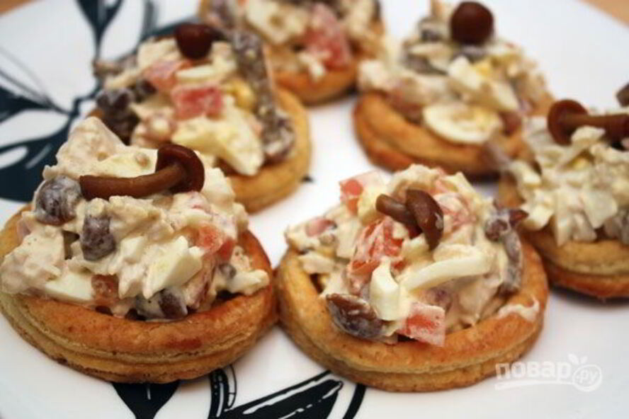 Рецепт творожные тарталетки с куриным салатом