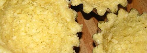 закусочные рисовые тарталетки с запеченными овощами и куриным филе под сыром. Шаг 10