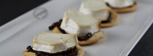 закусочные тарталетки из песочного теста с козьим сыром и луковым джемом. Шаг 6