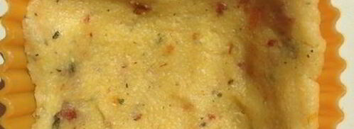 закусочные тарталетки из поленты с козьим сыром и помидорками черри. Шаг 4