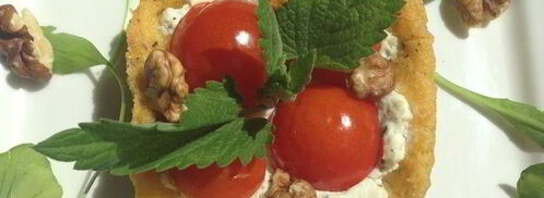 закусочные тарталетки из поленты с козьим сыром и помидорками черри. Шаг 8