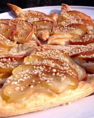 Французский хрустящий тарт с яблоками и корицей