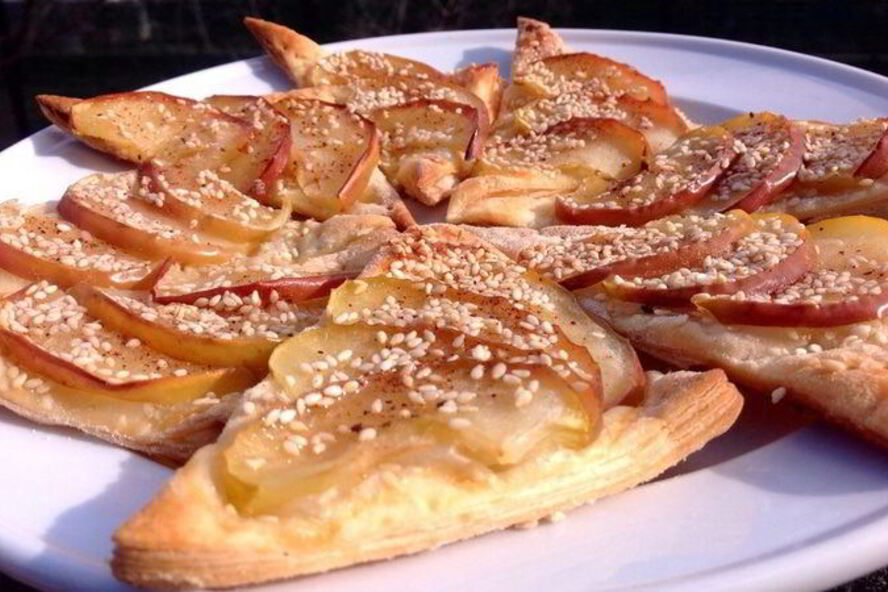 Рецепт французский хрустящий тарт с яблоками и корицей