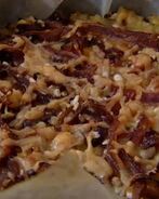 Рисовый тарт с карамелизированным луком, сыром и грецкими орехами