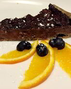 Шоколадный тарт с клубникой на песочном тесте из гречневой муки