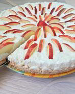 Тарт без выпечки с творогом и нектаринами