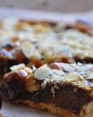 Тарт Брауни с фундуком и карамелью