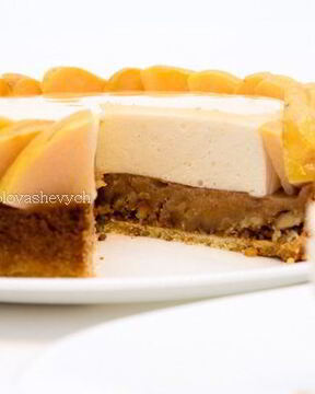 Тарт с айвой и сырным муссом