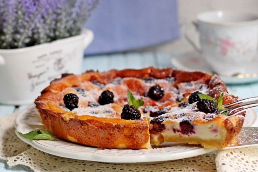 Рецепт тарт с ежевикой и сметанной заливкой