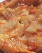 Тарт с карамелизованными фруктами на сметанном тесте