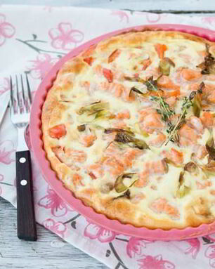 Тарт с лососем и овощами