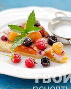 Тарт с малиной, нектаринами и тимьяном