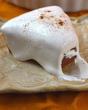 Тарт с шоколадной начинкой и белковым кремом