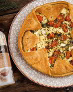 Тарт с творогом, помидорами черри и базиликом