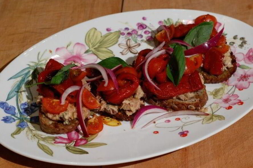 Рецепт тартин с запеченным сладким перцем и тунцом