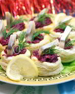 Волованы со свеклой и сельдью