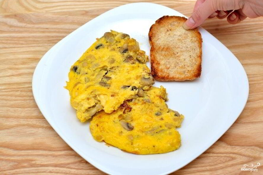 Рецепт яичница-болтунья с грибами