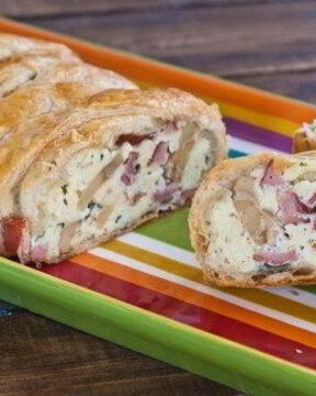 Яичница-болтунья в слоеном тесте