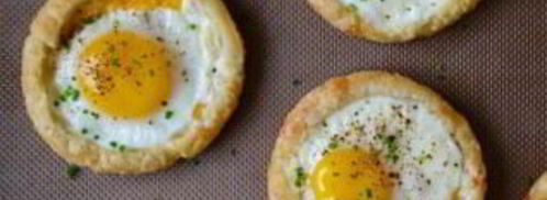 яичница на слоеном тесте. Шаг 4