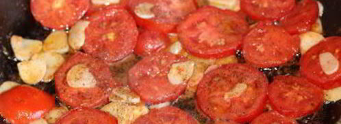 яичница с помидорами и чесноком. Шаг 4