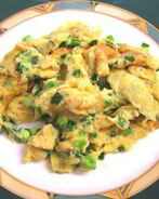 Яичница с зеленым луком на завтрак в субботу