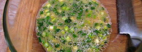 яичница с зеленым луком на завтрак в субботу. Шаг 4