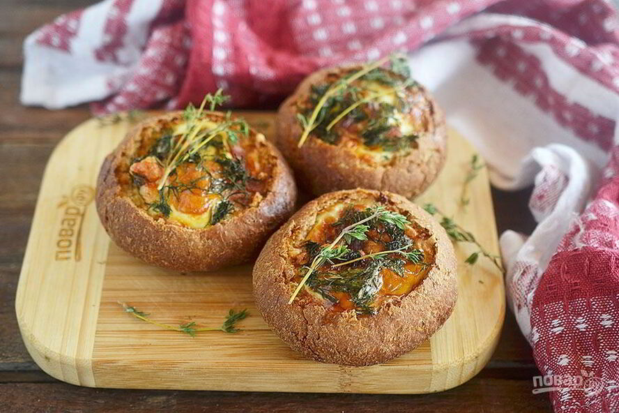 Рецепт яичница в булочках веселый завтрак