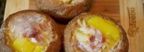 яичница в булочках веселый завтрак. Шаг 6