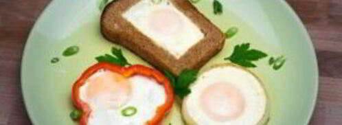 яичница в хлебе, перце и луке. Шаг 4