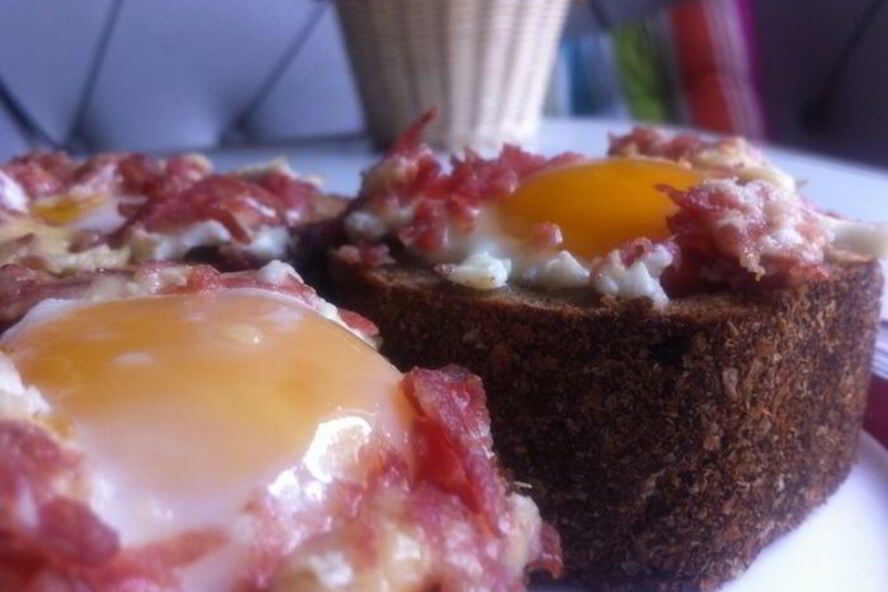 Рецепт яичница в хлебном стакане