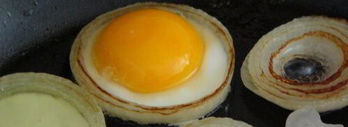 яичница в луковых кольцах. Шаг 4