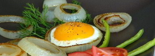 яичница в луковых кольцах. Шаг 5