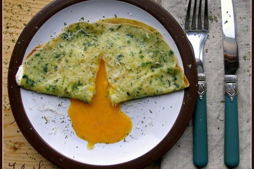 Рецепт яичница в шпинатных блинчиках