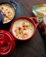 Запеченная яичница с креветками